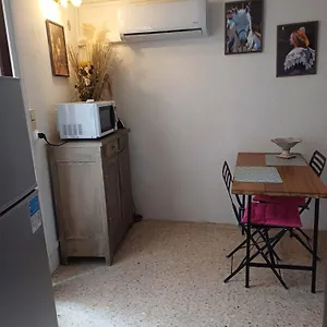  Hébergement de vacances Petite Maison Dans La Campagne A 10 Mn A Pied Du Centre